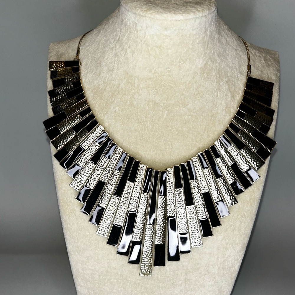 NWOT Bebe gold and black fashion necklace